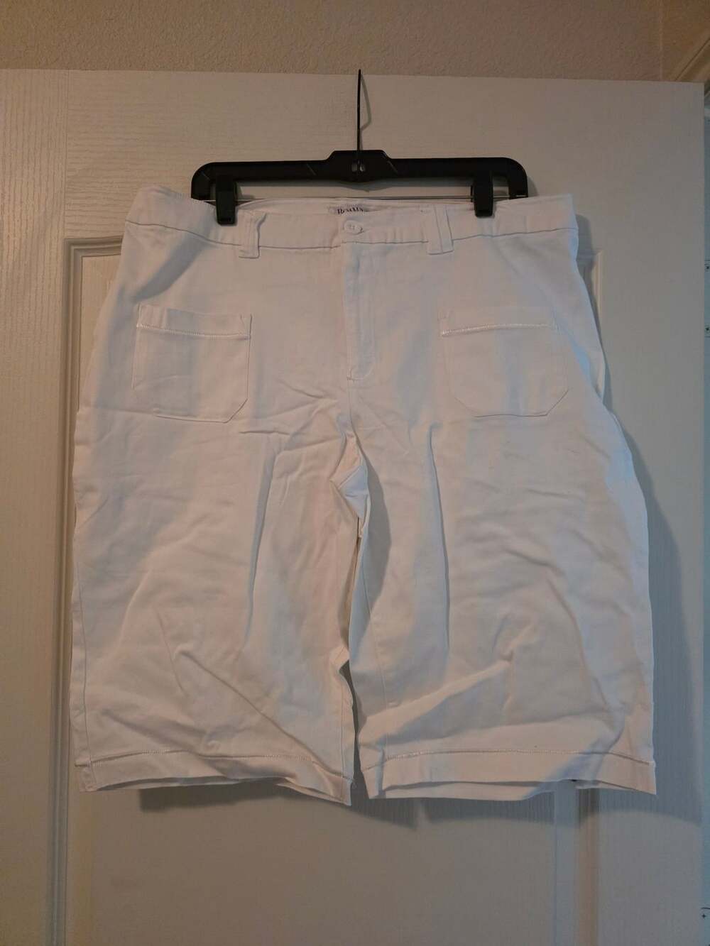 NWOT Roaman's Bermuda Shorts Size 18W White Cotton Spandex Pockets